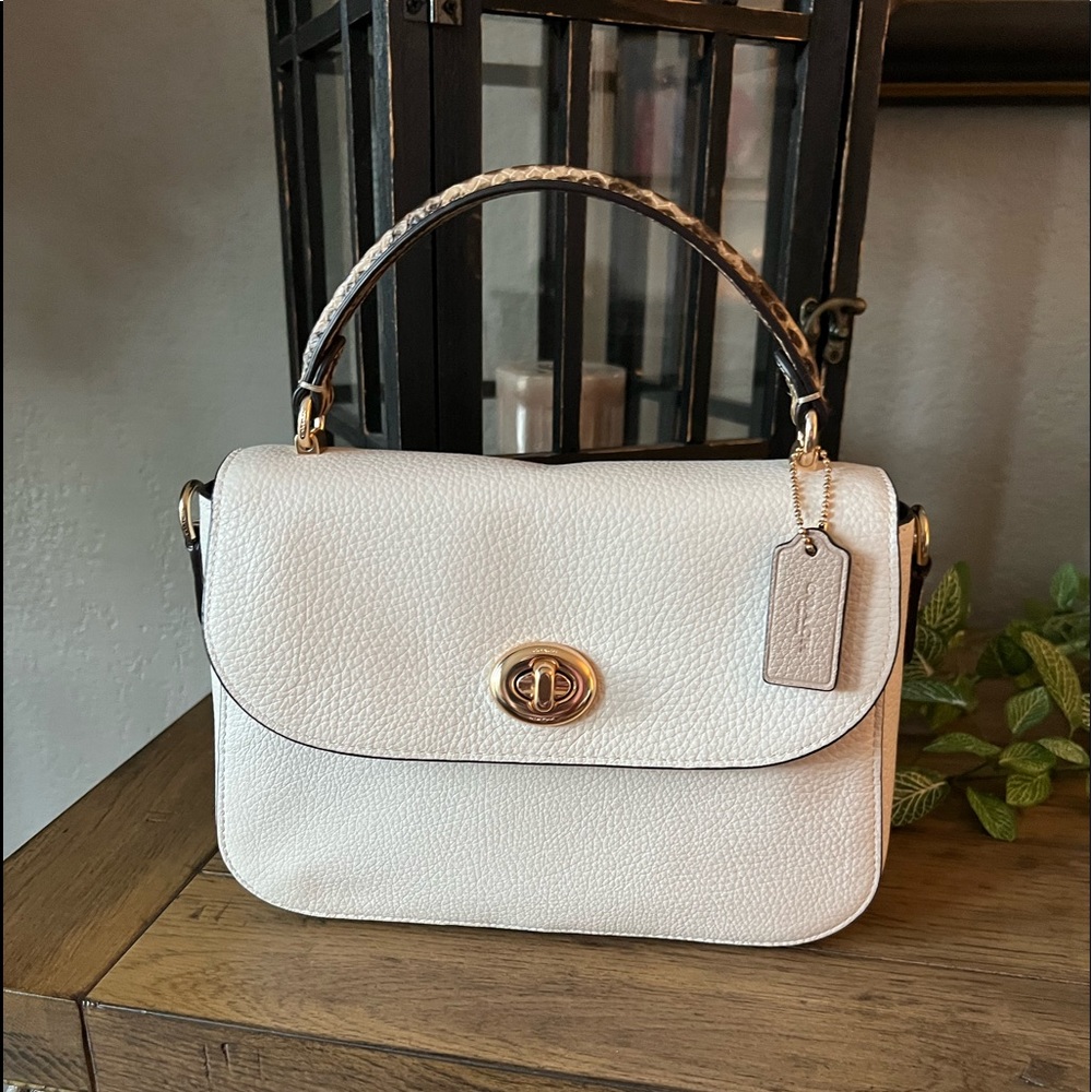 Coach crossbody 🤍🤎